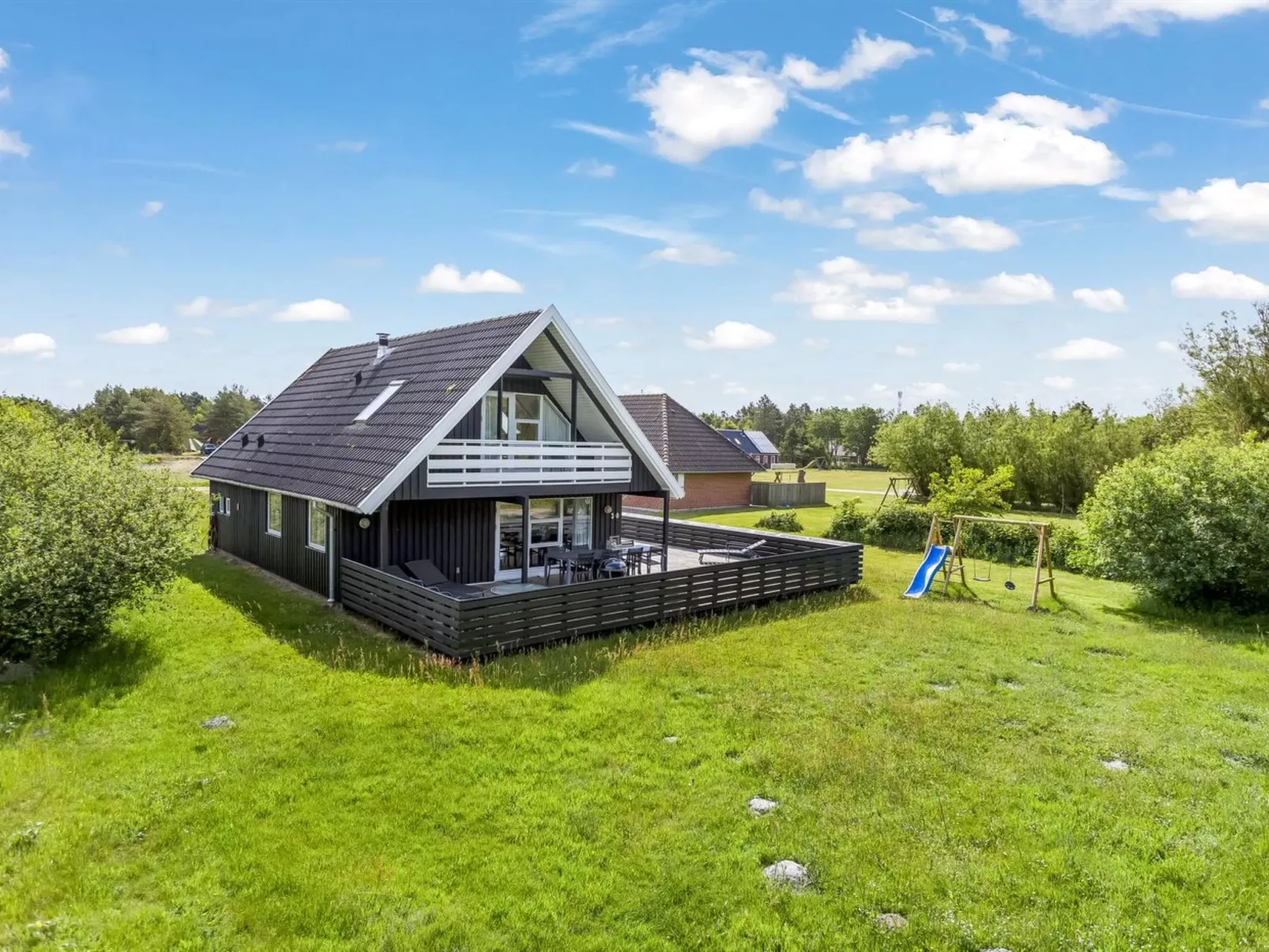 "Sunita" - 2.8km from the sea