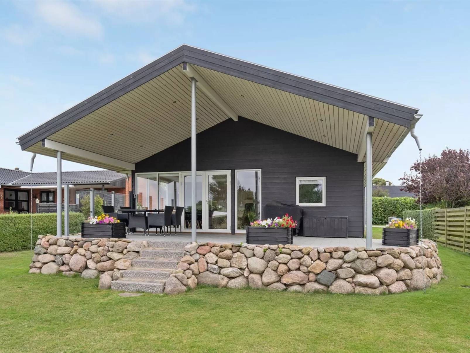 "Loi" - 200m from the sea