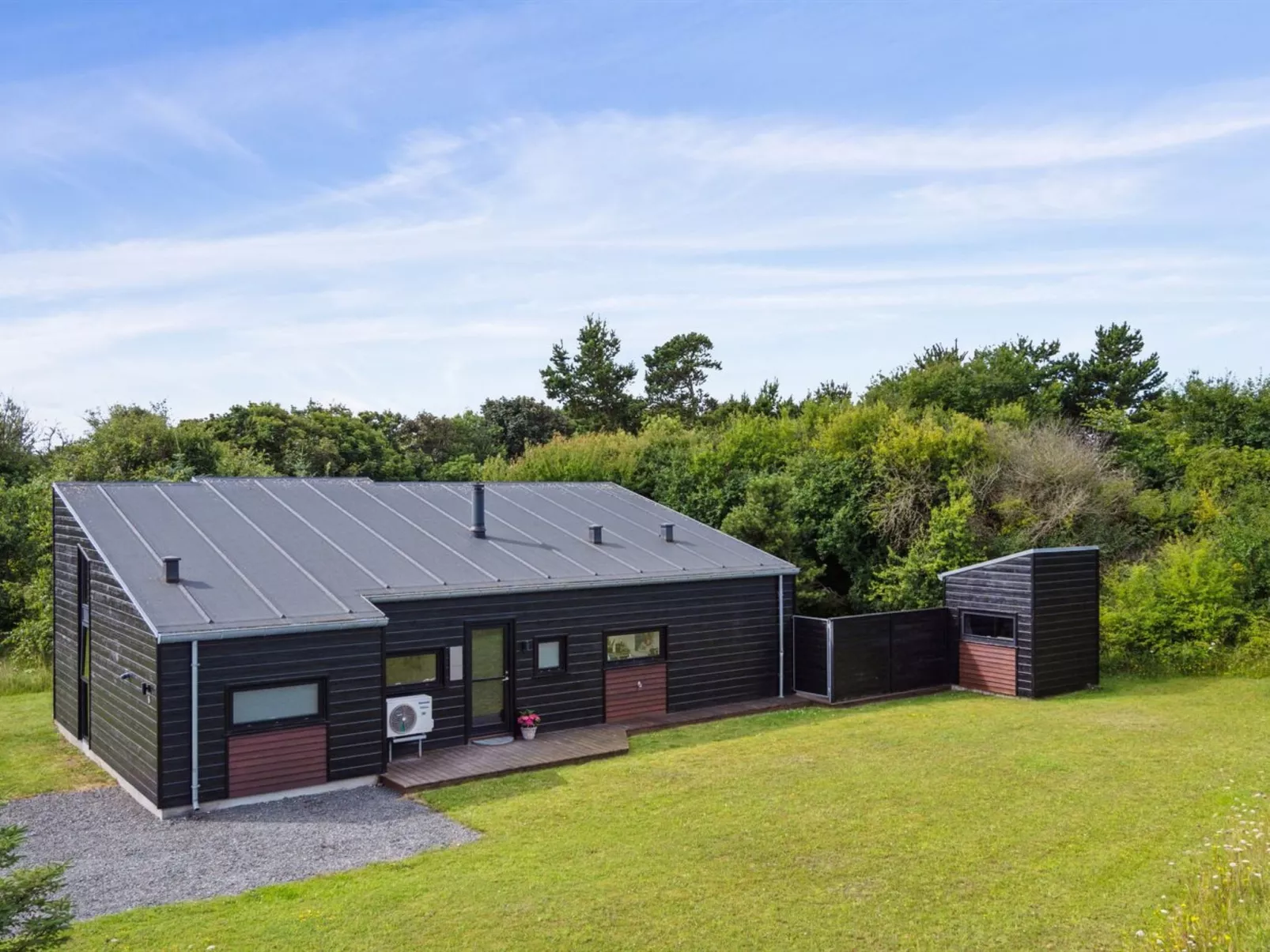 "Herdie" - 900m from the sea