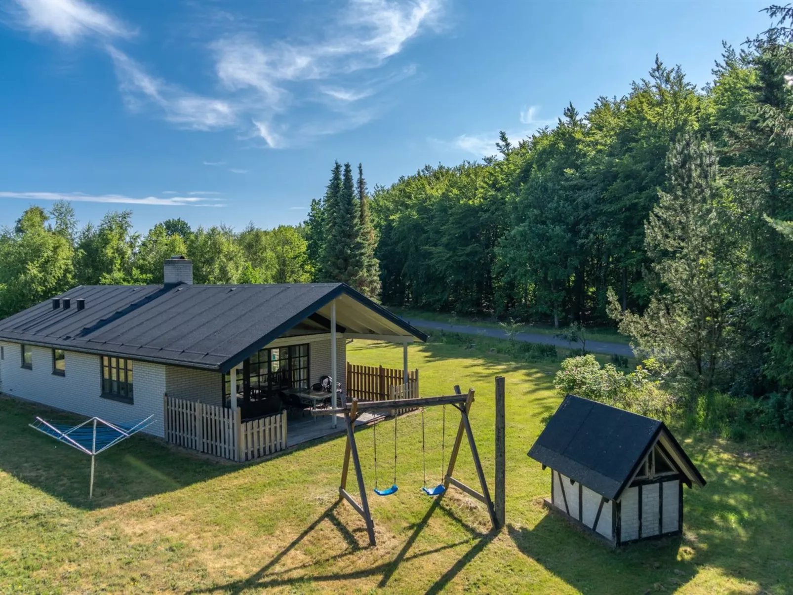 "Henny" - 1.5km from the sea