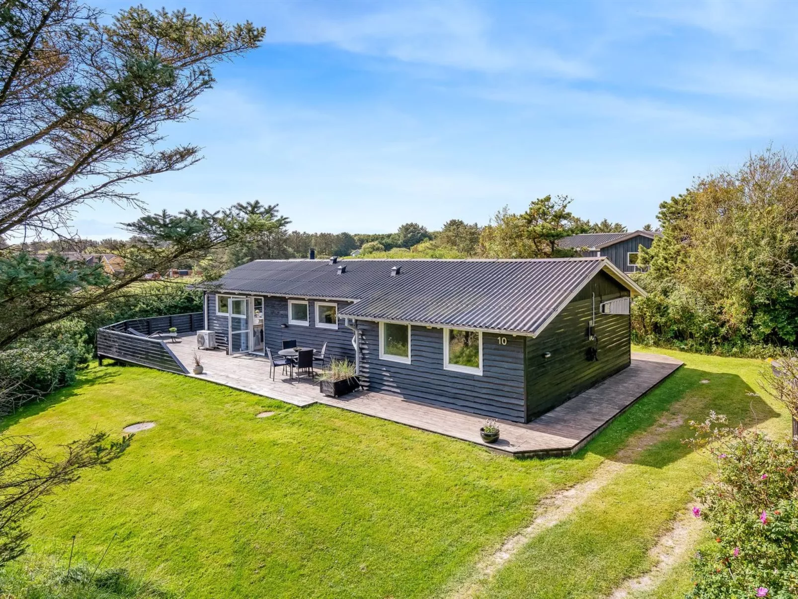 "Tuke" - 400m from the sea