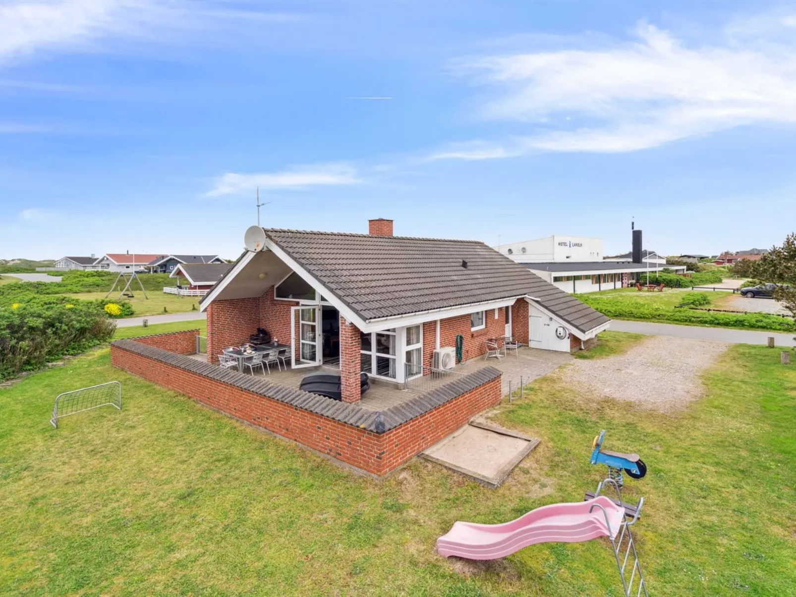 "Mari" - 400m from the sea