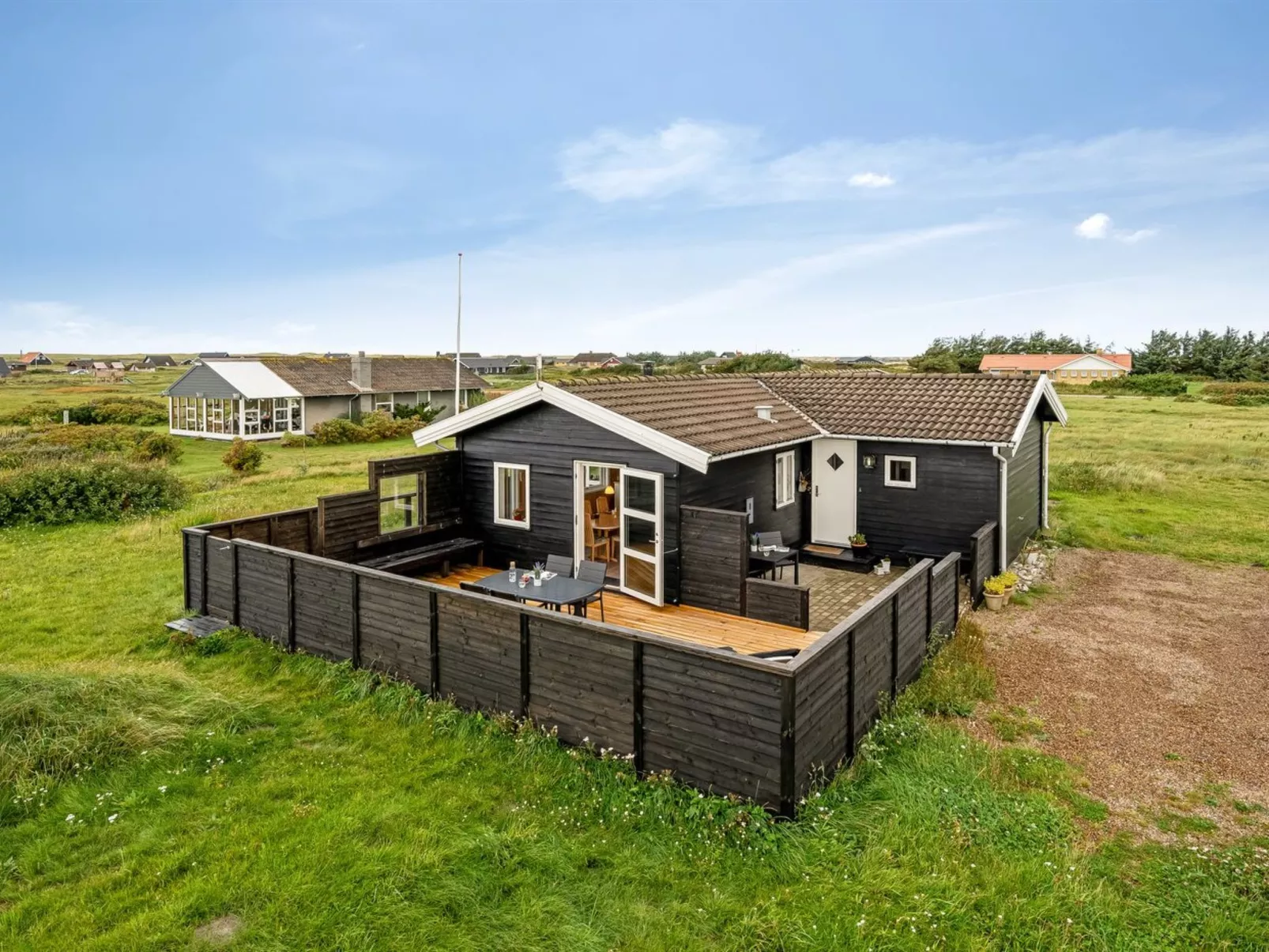 "Viveka" - 500m from the sea