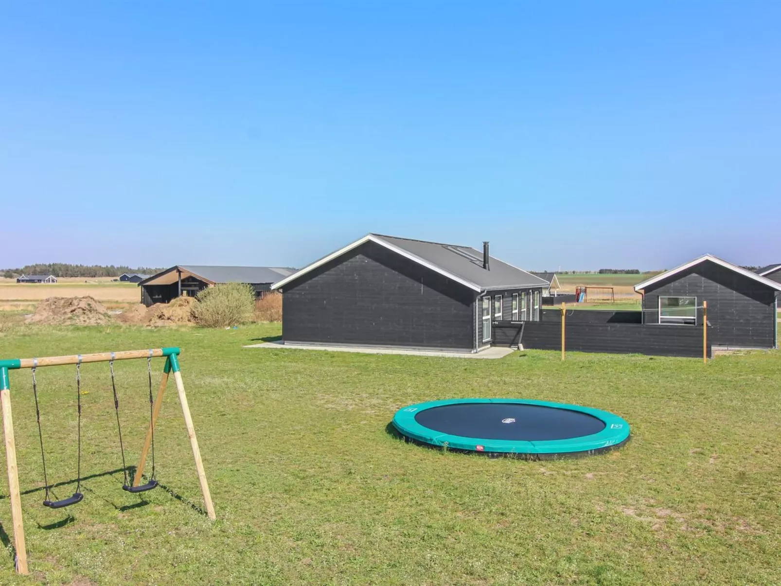 "Eveline" - 1.5km from the sea