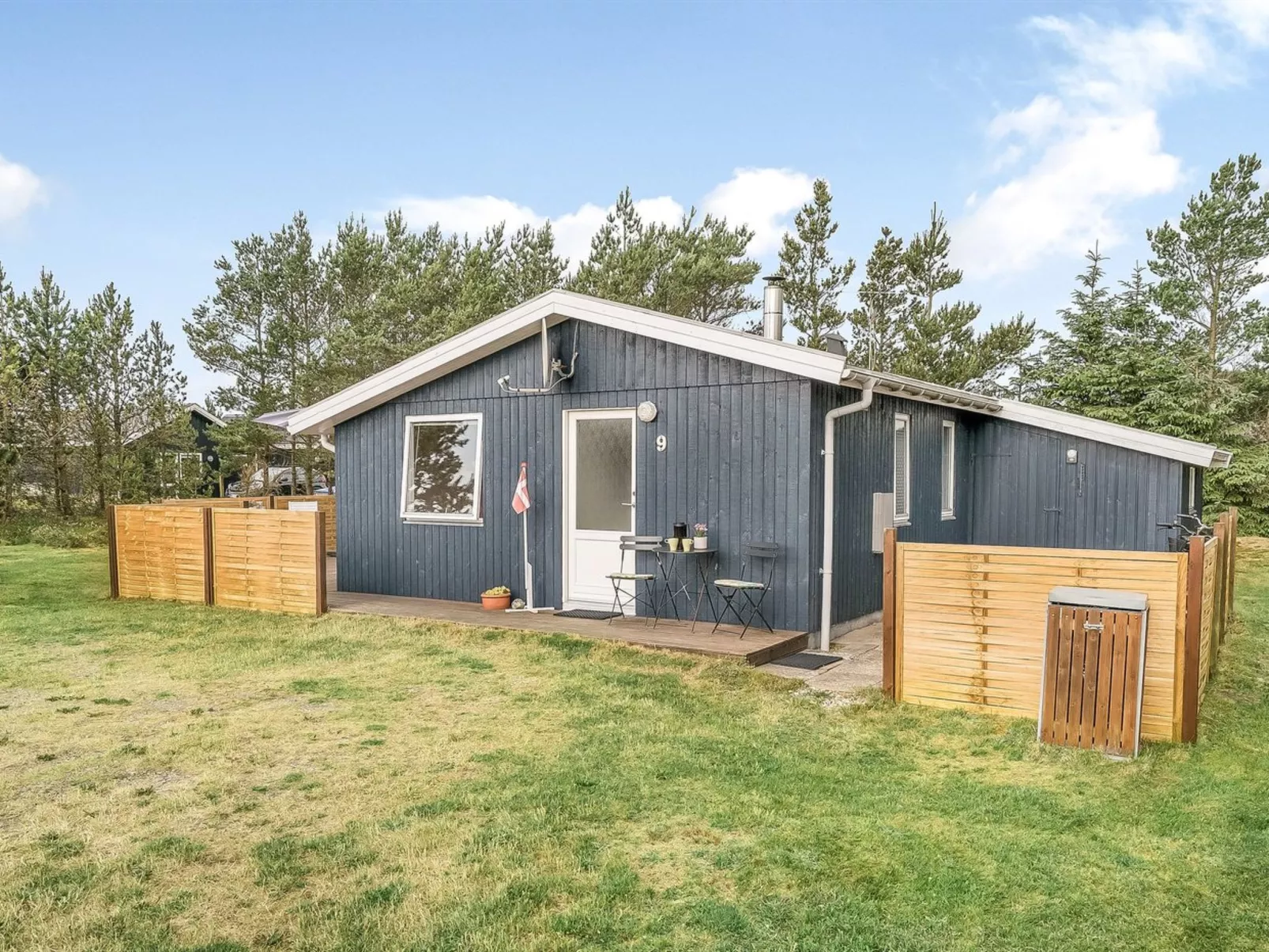 "Hughlek" - 900m from the sea