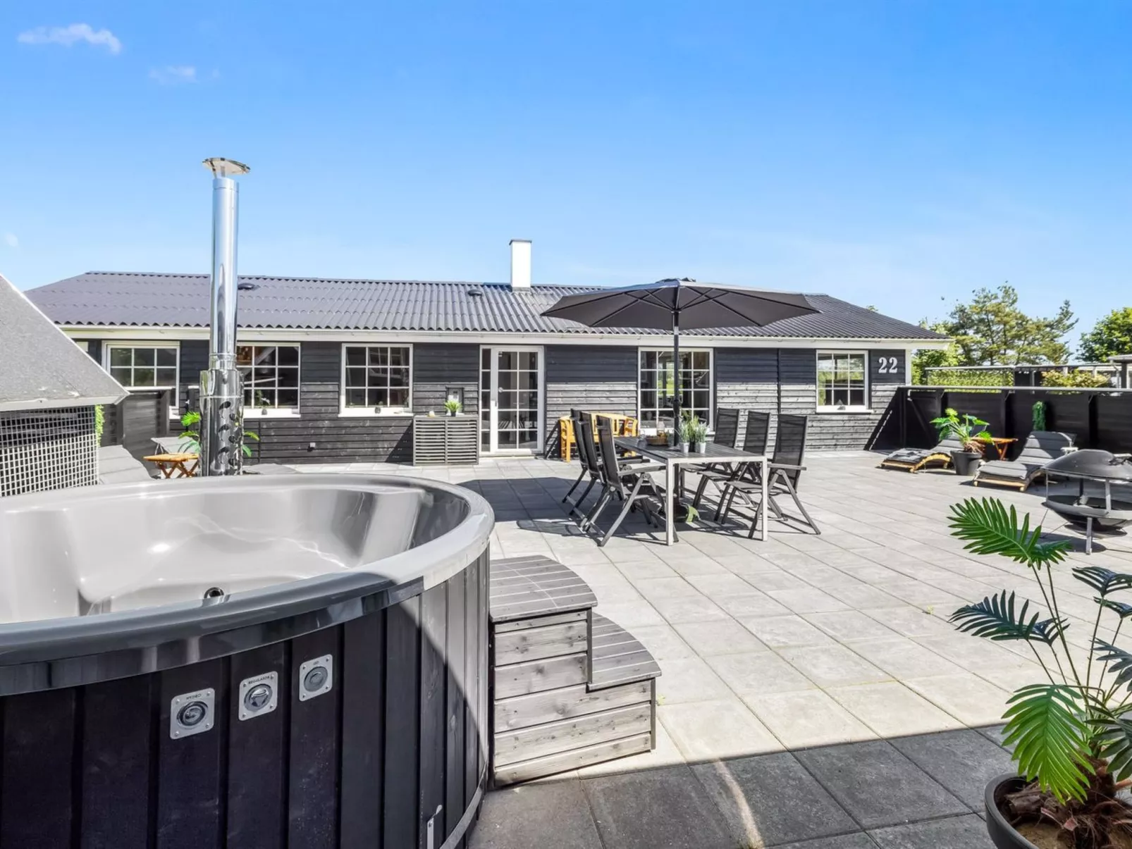 "Erna" - 400m from the sea