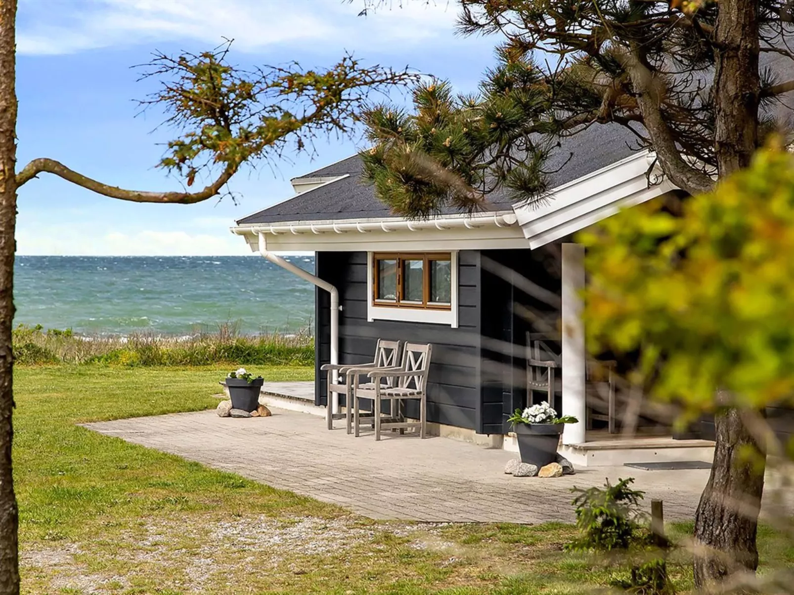 "Stacie" - 10m from the sea