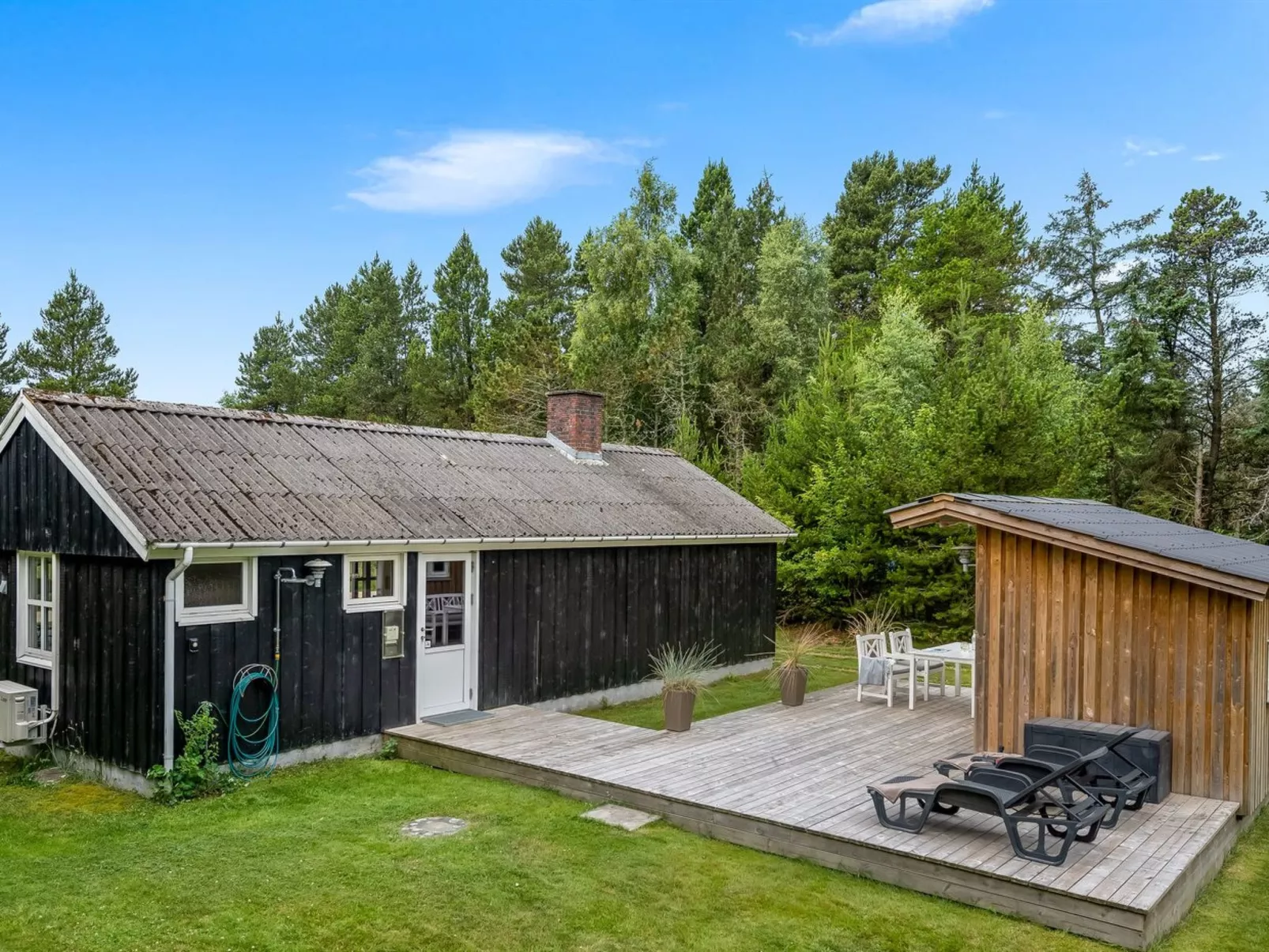 "Thekla" - 3km from the sea