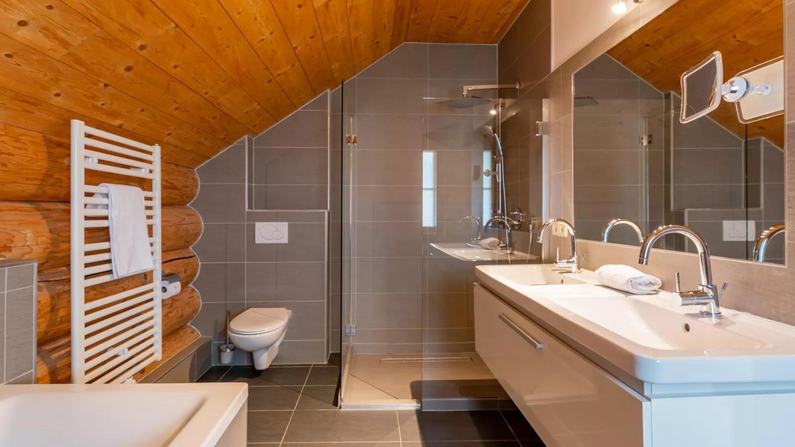 Janna-Bathroom