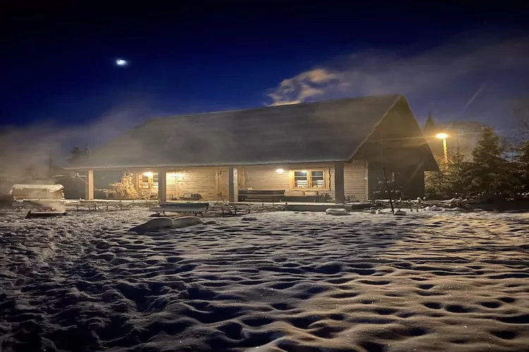 Dom przy drodze Skansen dla 10 osób Bełczna-Außenbereich Winter