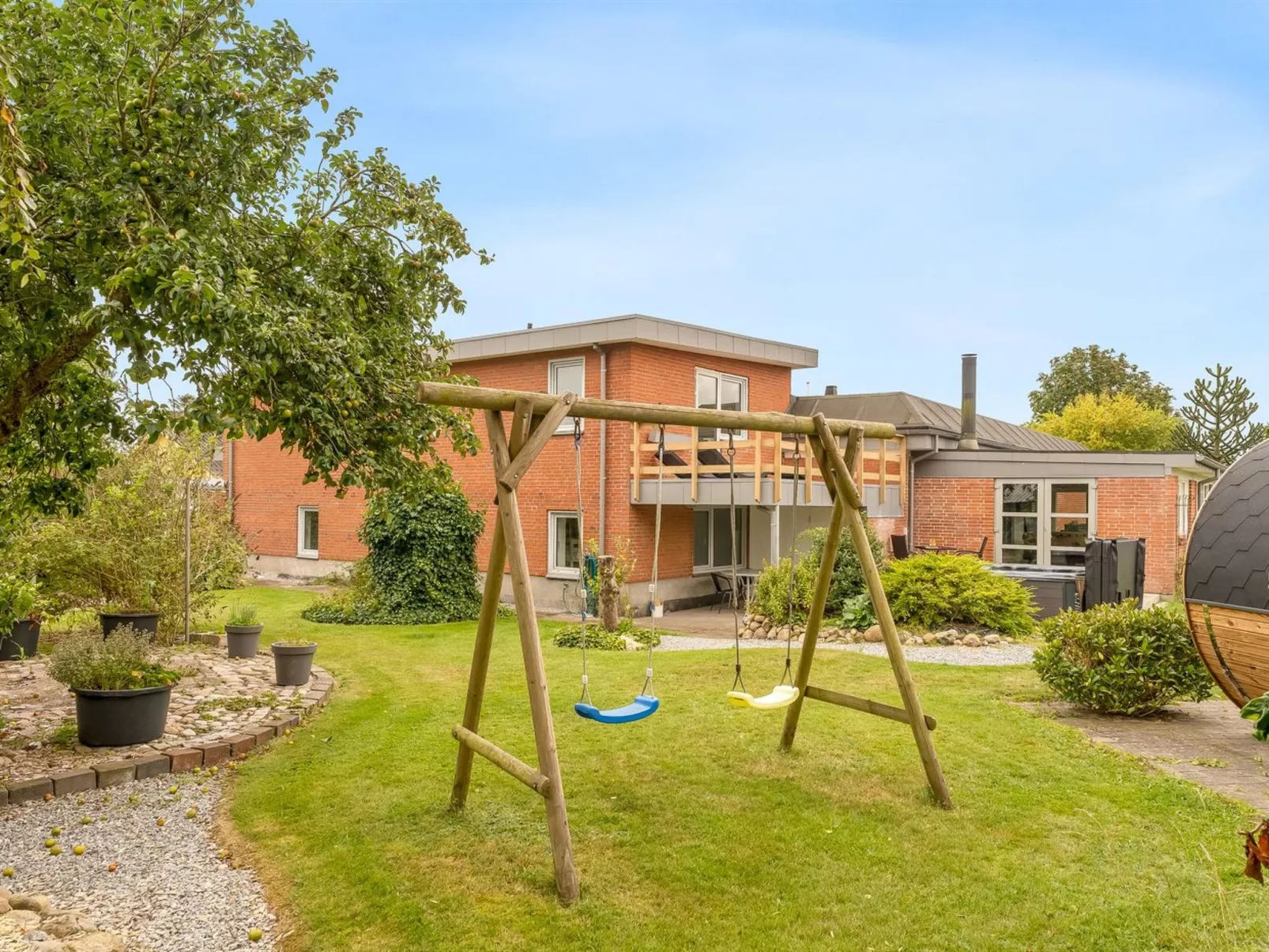 "Elaine" - 350m from the sea