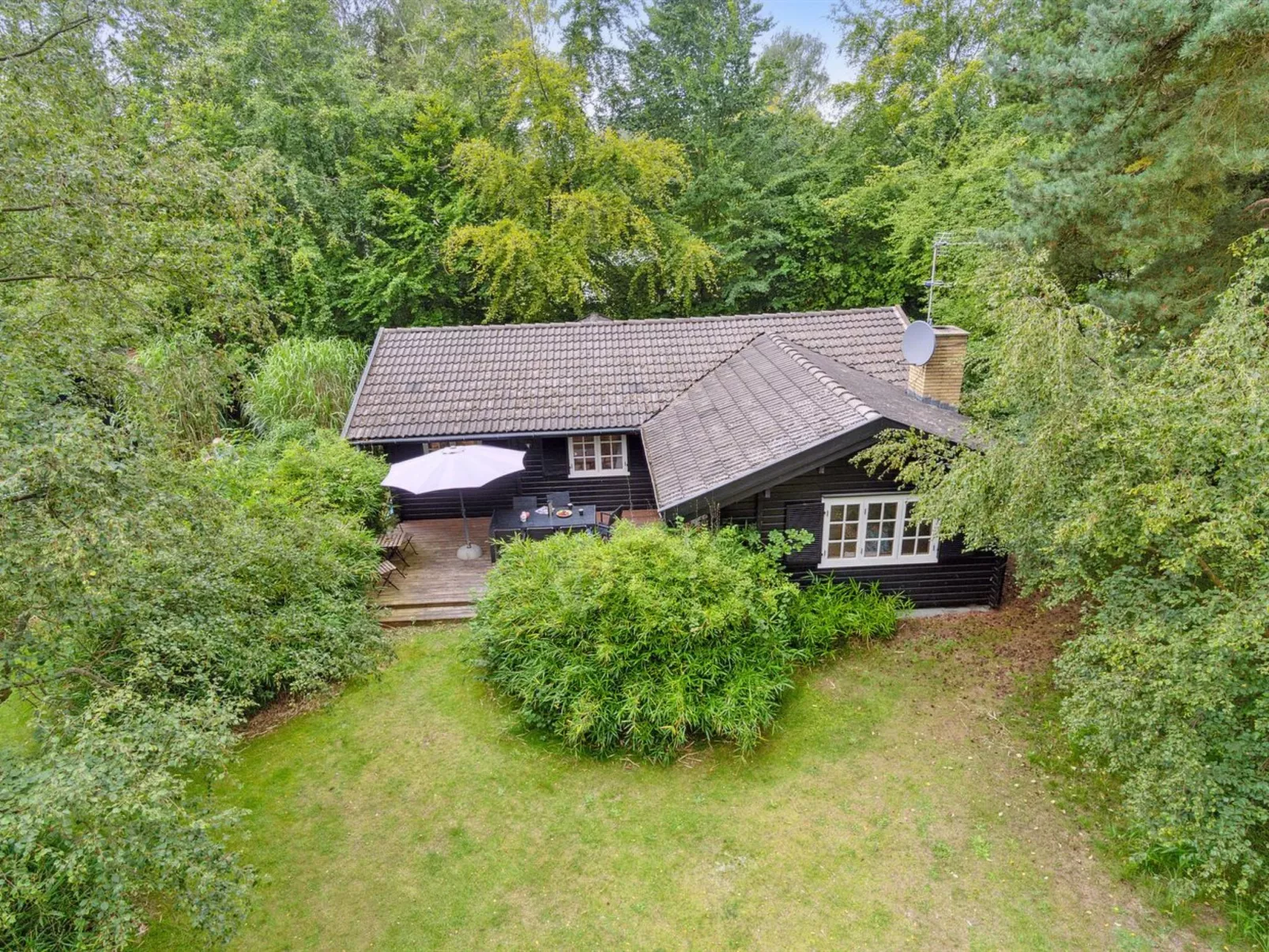 "Neela" - 300m from the sea