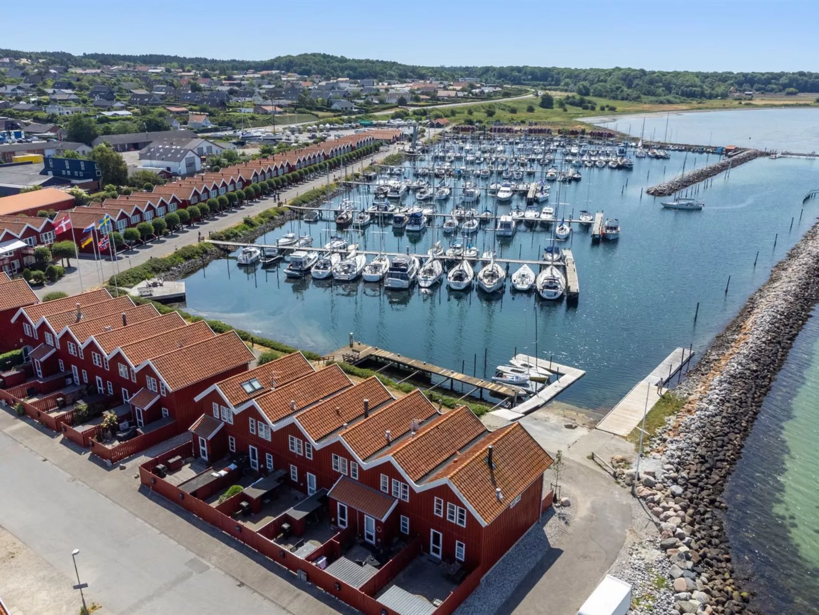 "Adils" - 5m from the sea