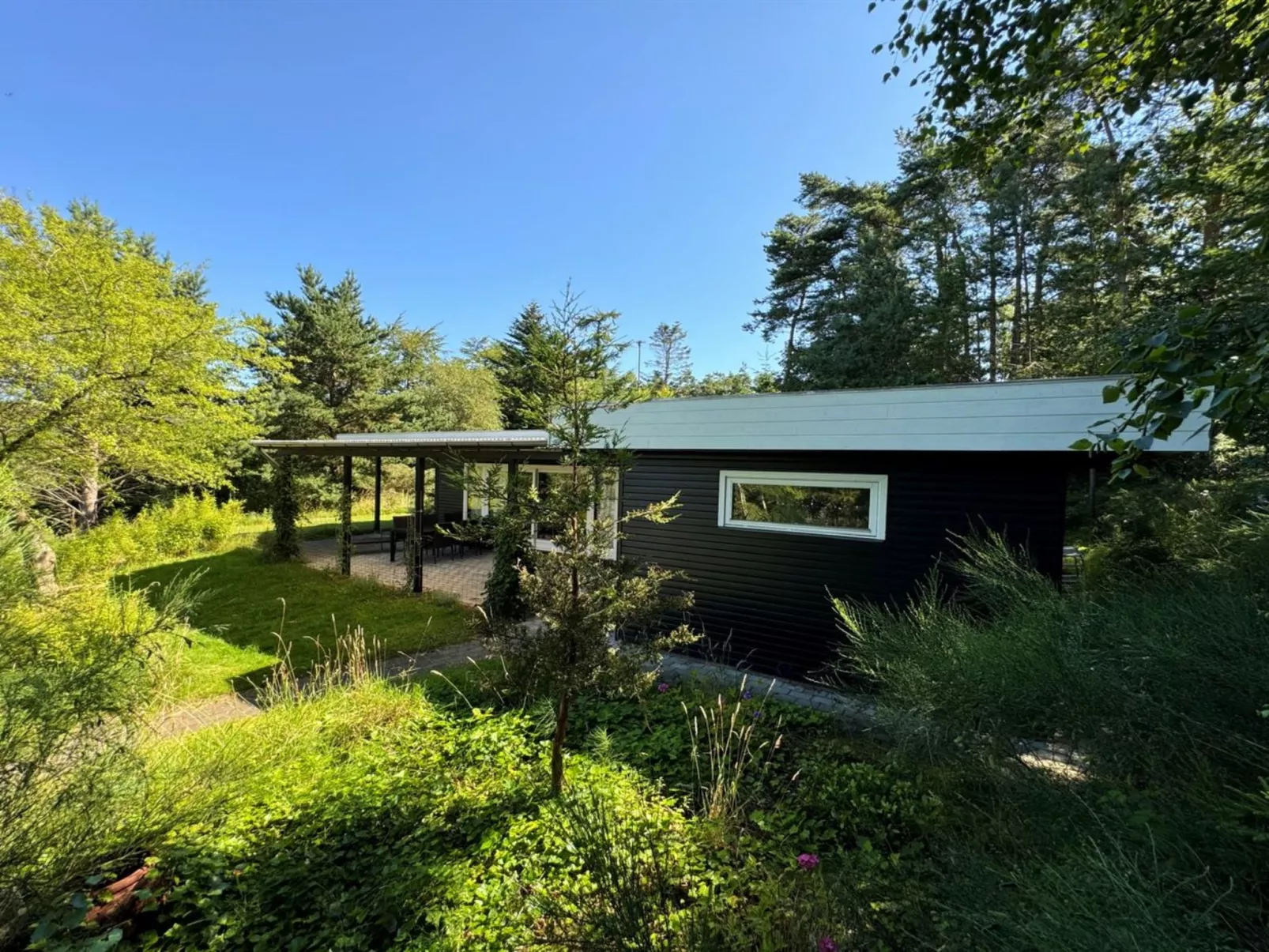 "Anthonette" - 900m from the sea