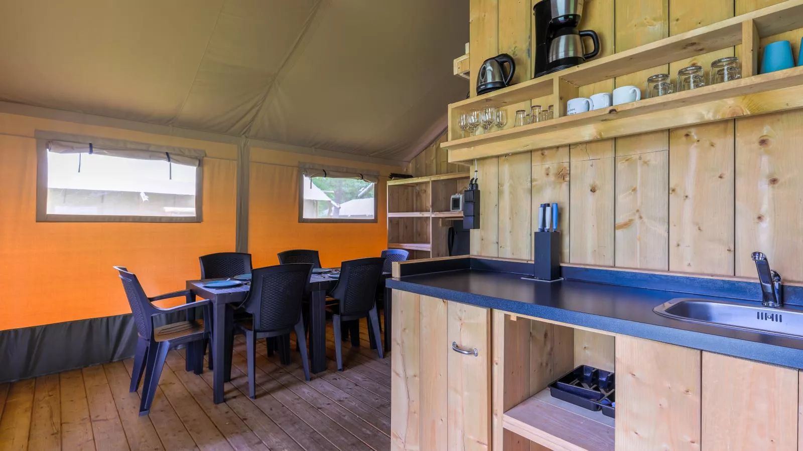 Safaritent 6-Kitchen