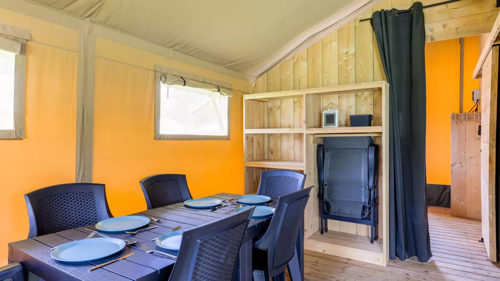 Safaritent 6-Dining room