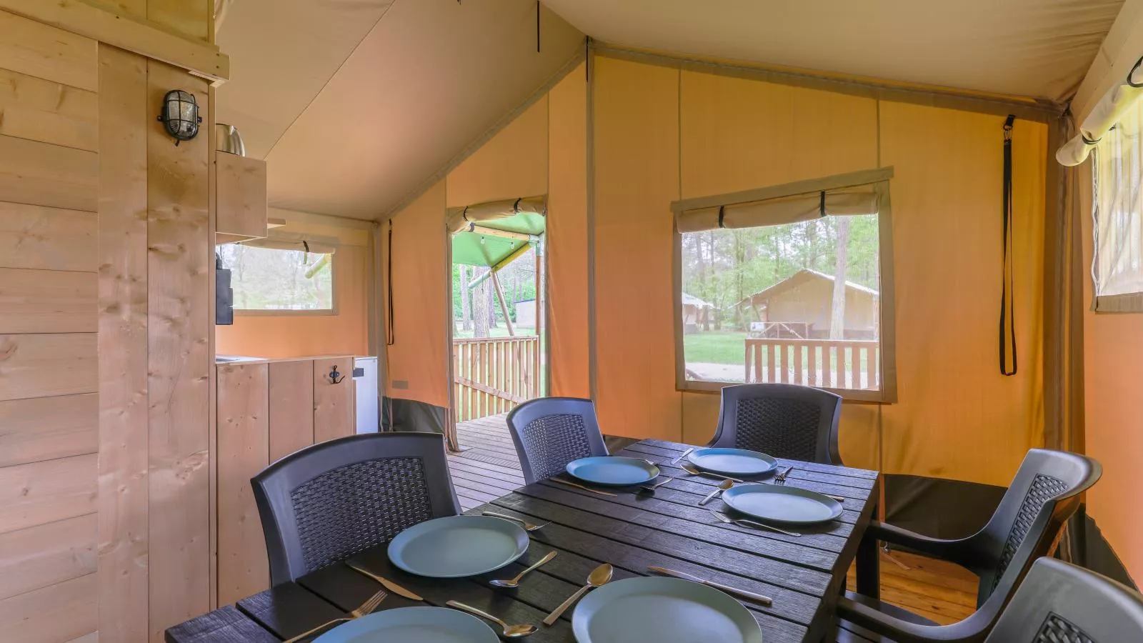Safaritent 6-Dining room