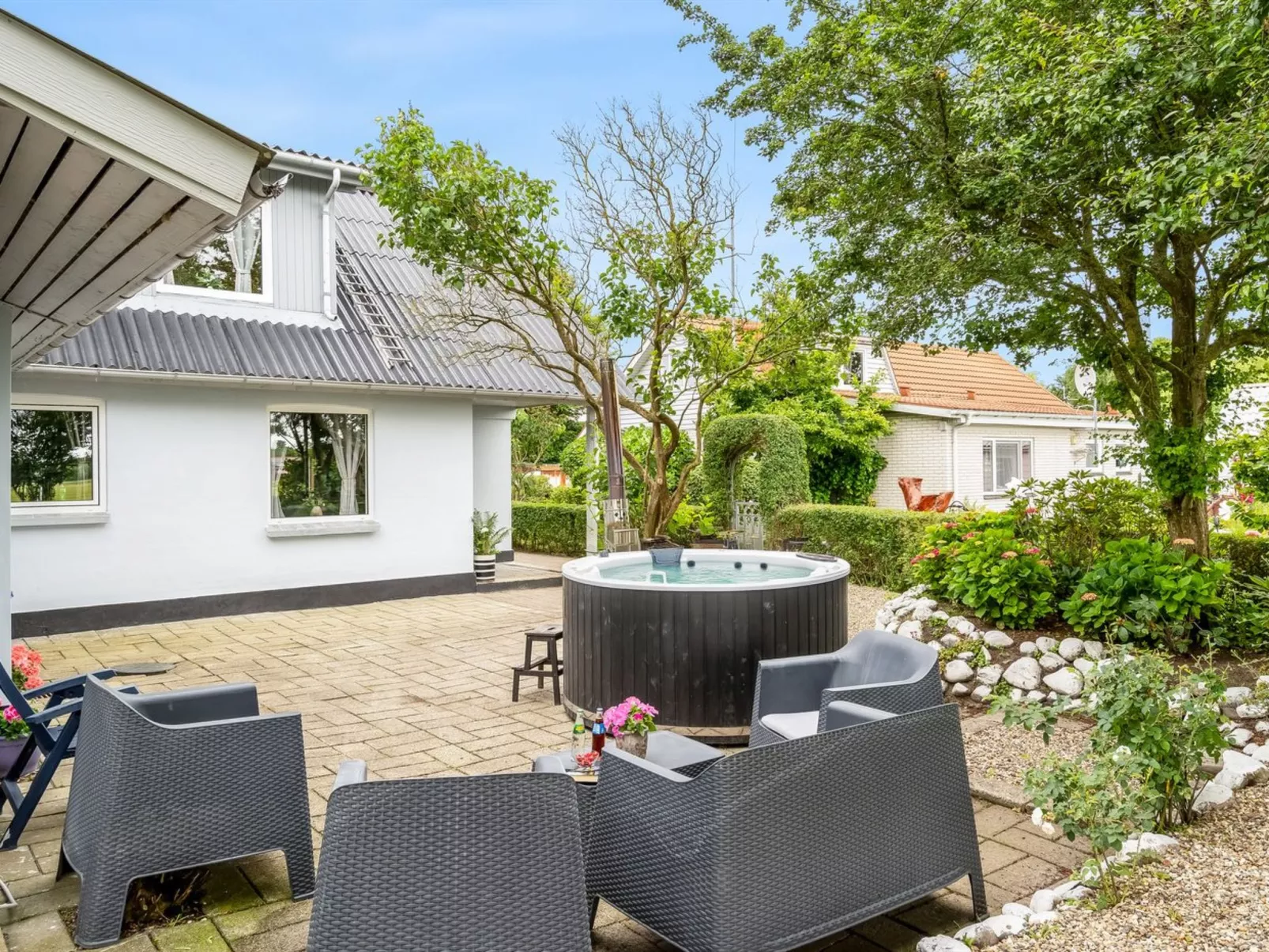 "Elara" - 300m from the sea