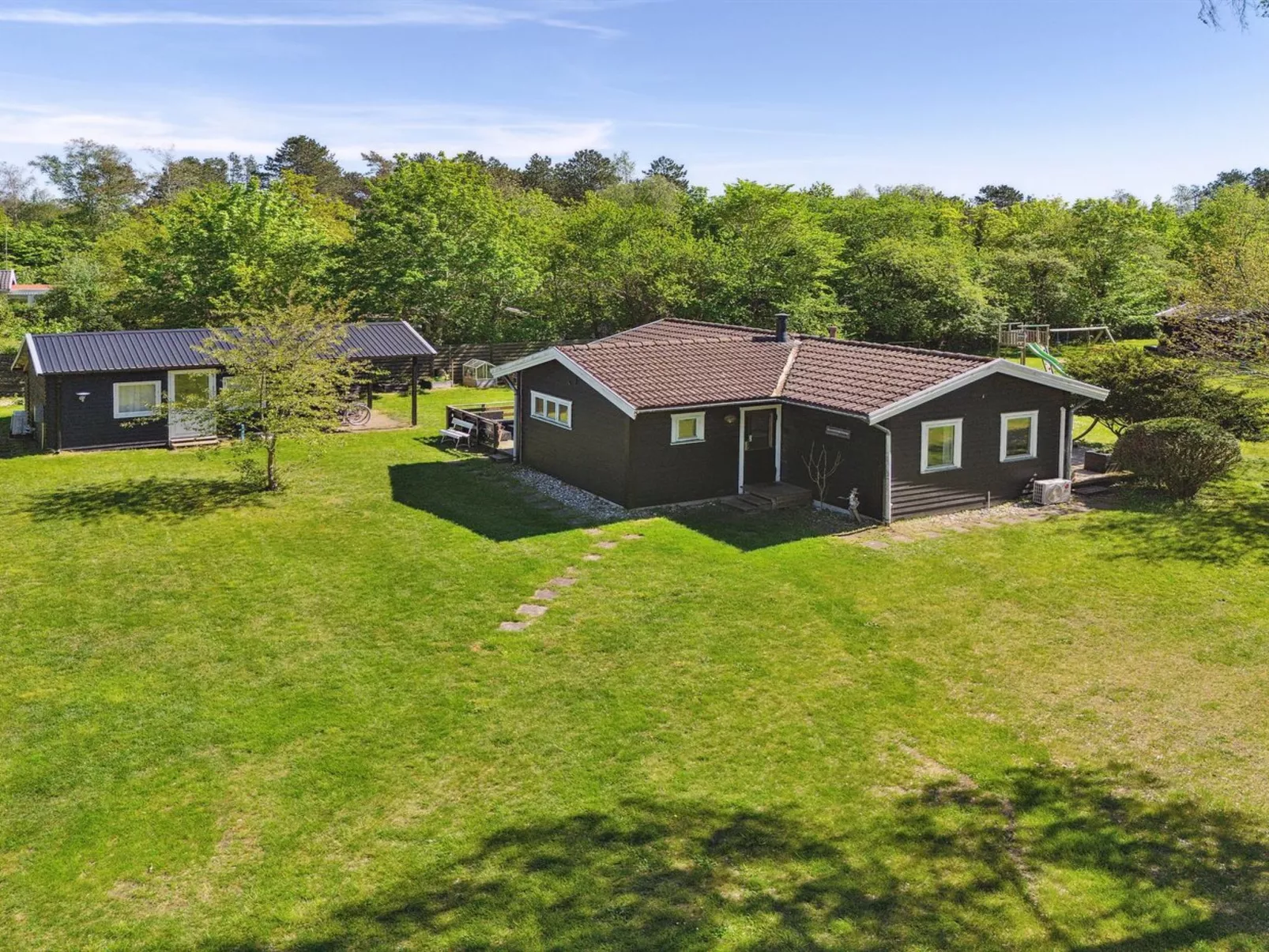 "Janna" - 1.4km from the sea