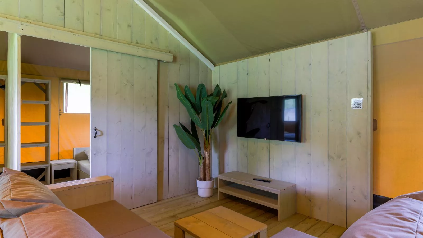 Safaritent 7-Living room