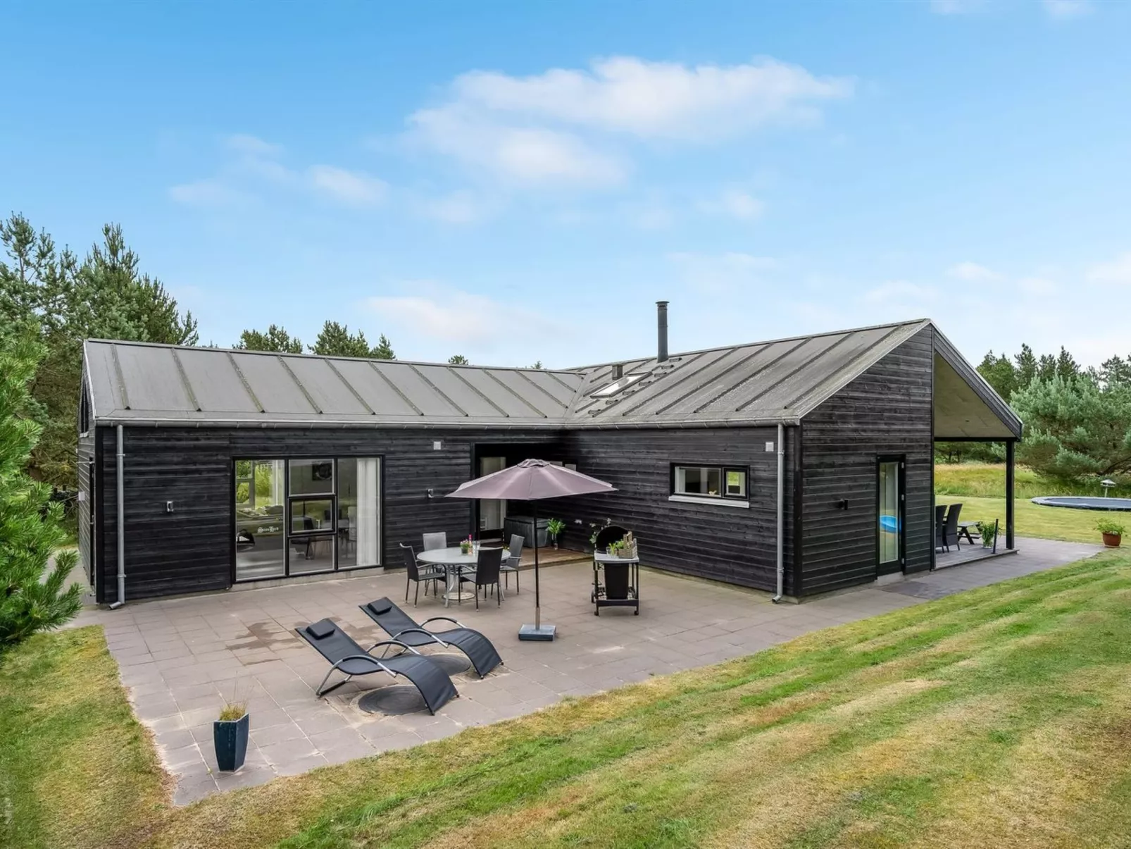 "Jonka" - 2km from the sea