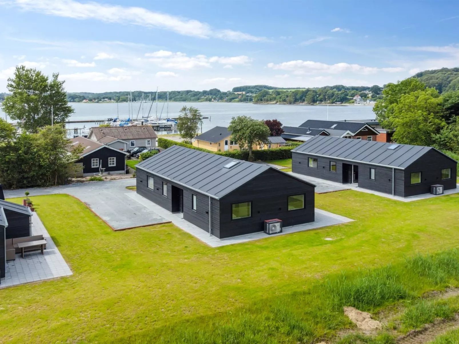 "Henryk" - 75m from the sea