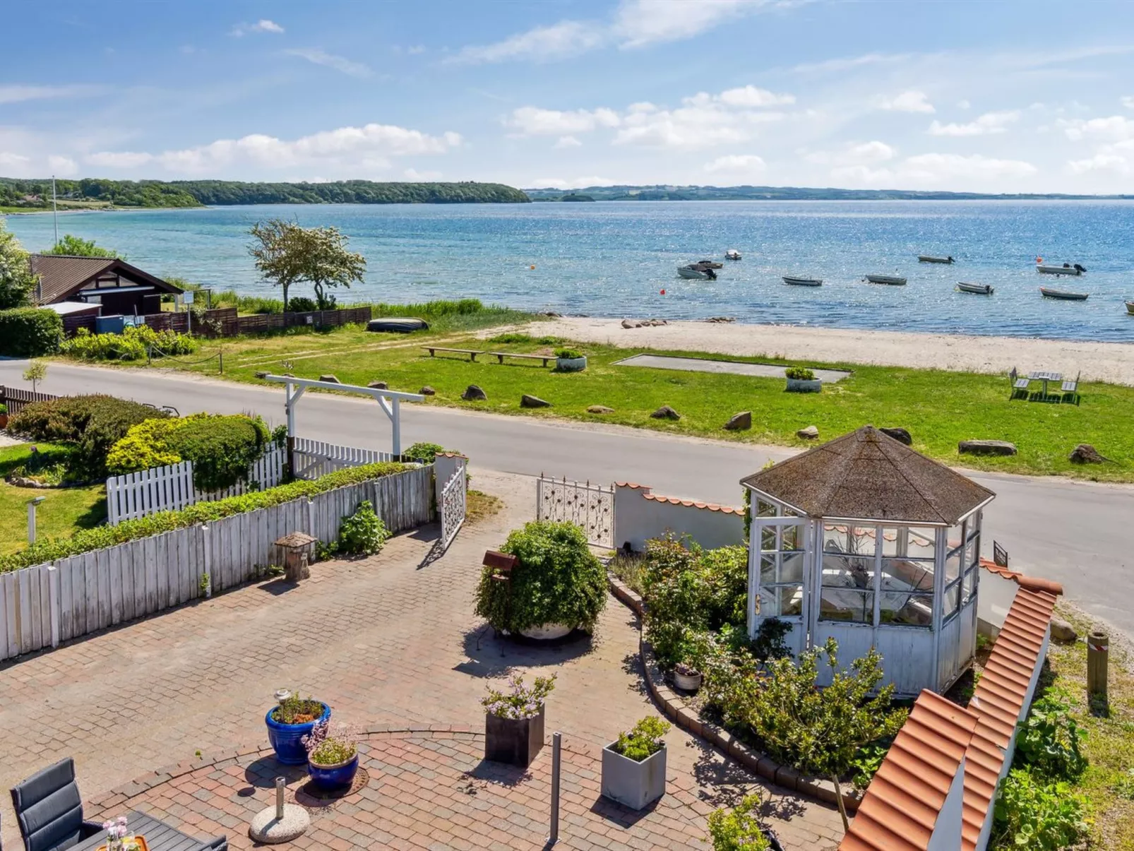 "Michel" - 25m from the sea