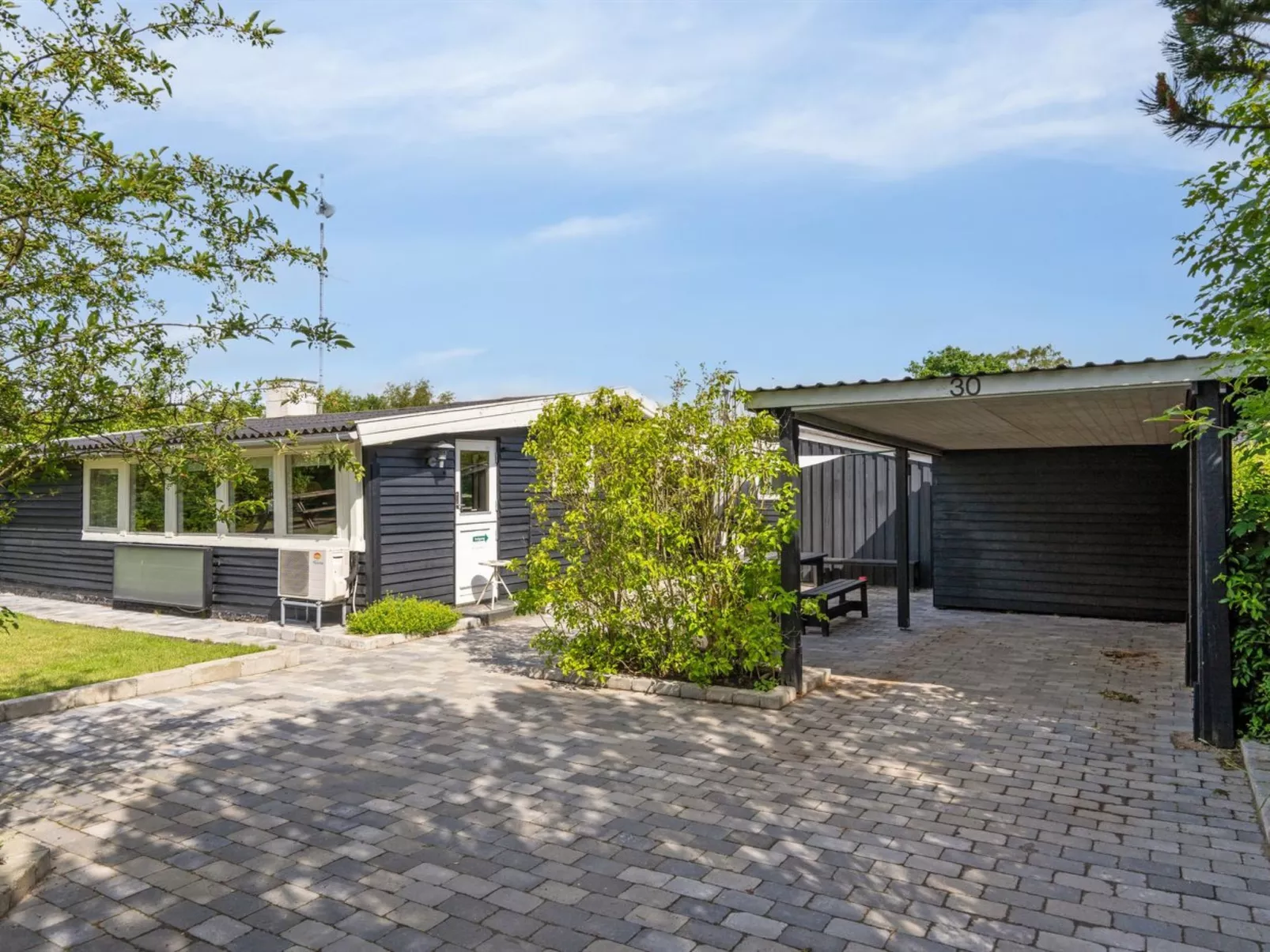 "Antonie" - 700m from the sea