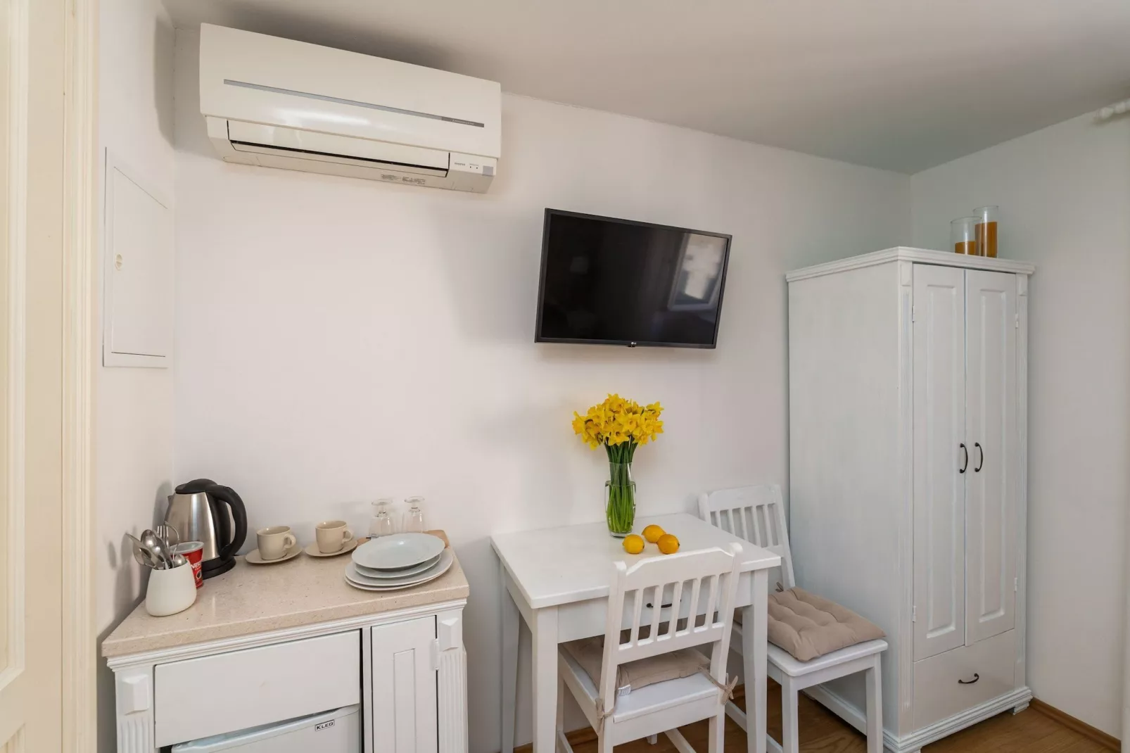 Guest House Lumin - Twin Room with City View (Third Floor) (BR3)