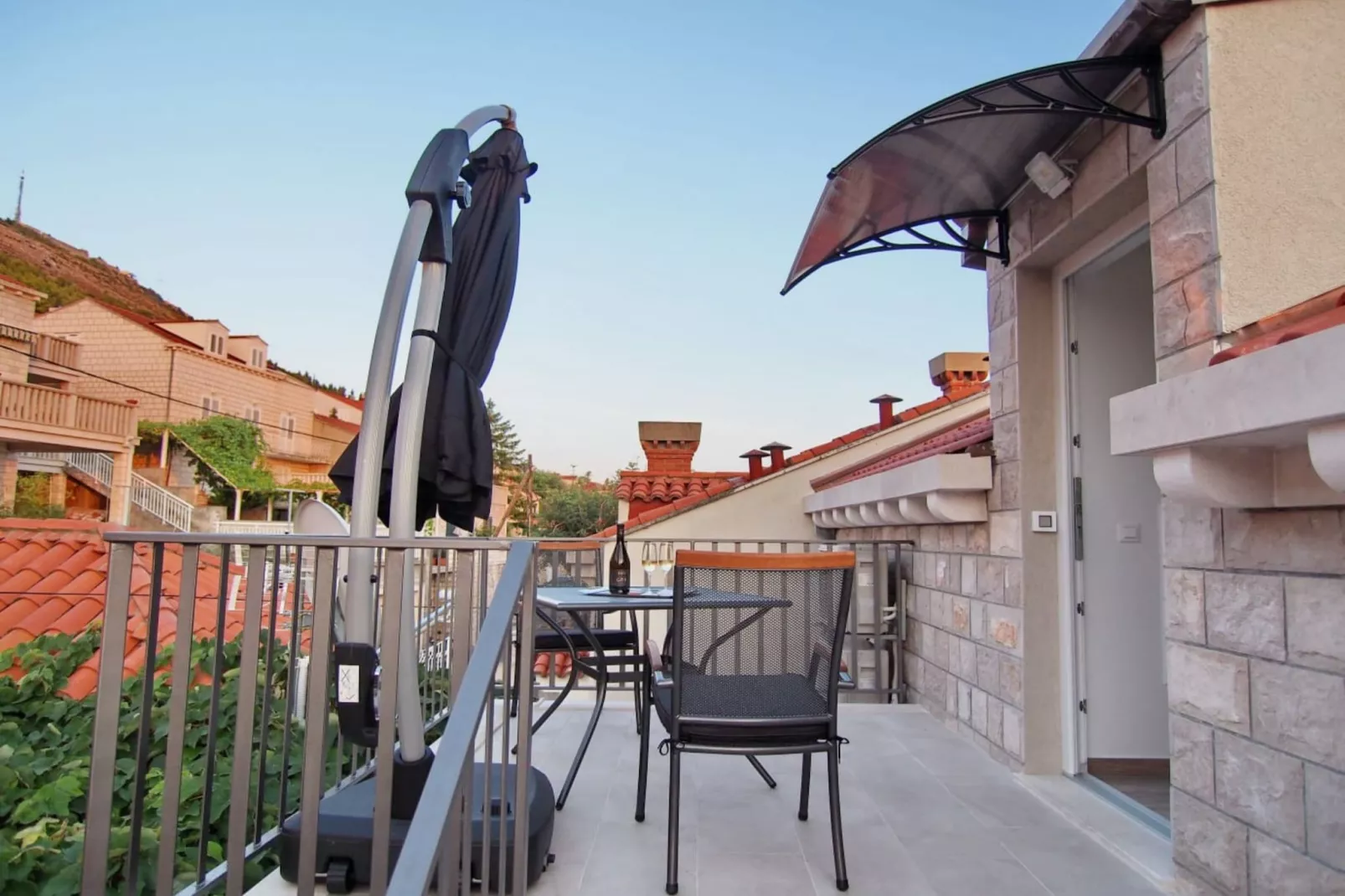 Apartments Sweet Escape - Studio Apartment with Terrace and Sea View (1)-Dining room