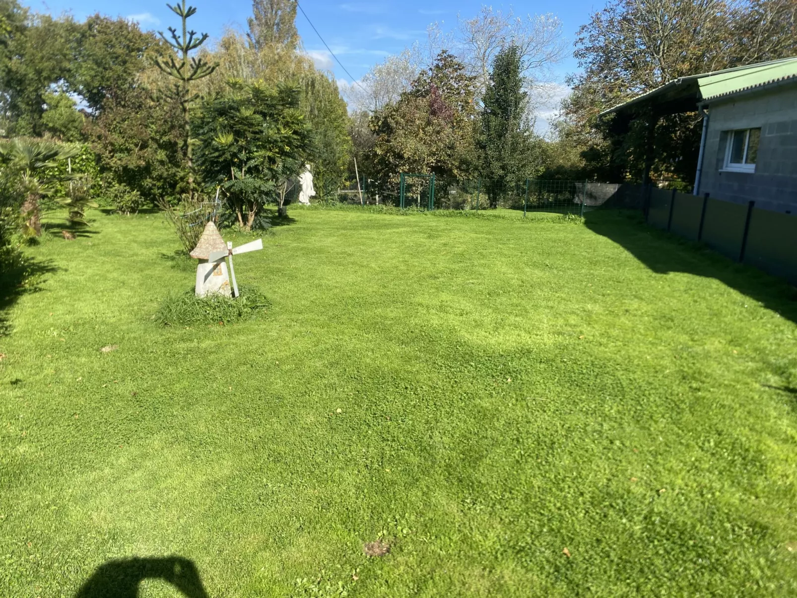 Le Rouge gorge-Outside