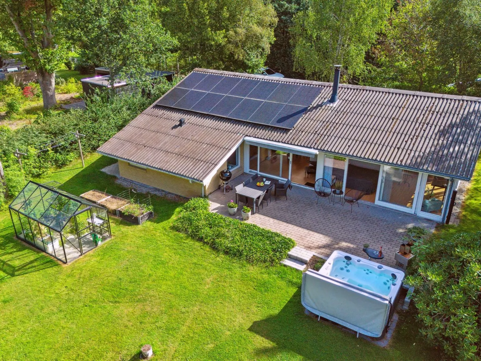 "Hjalmine" - 1.4km from the sea