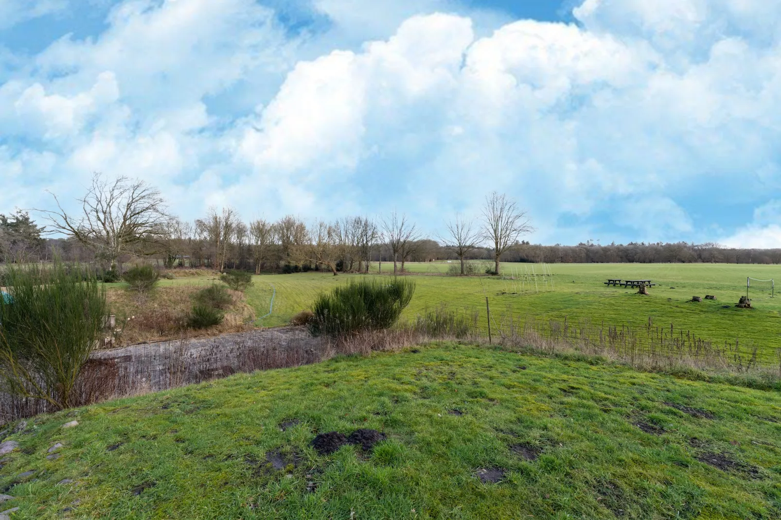 Landhuis Hezenes-Vue d'été