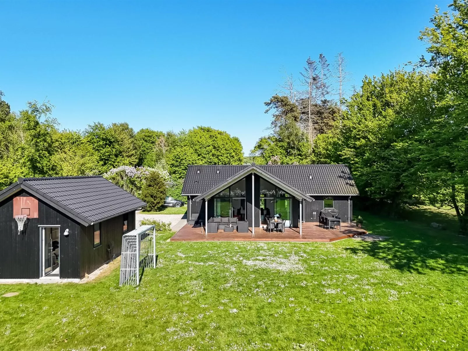 "Erlinda" - 300m from the sea