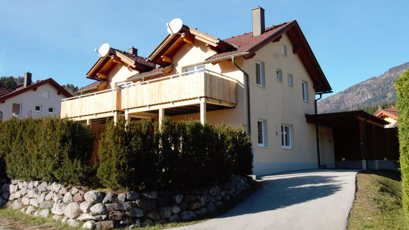 Kipaji 3-Exterior in summer