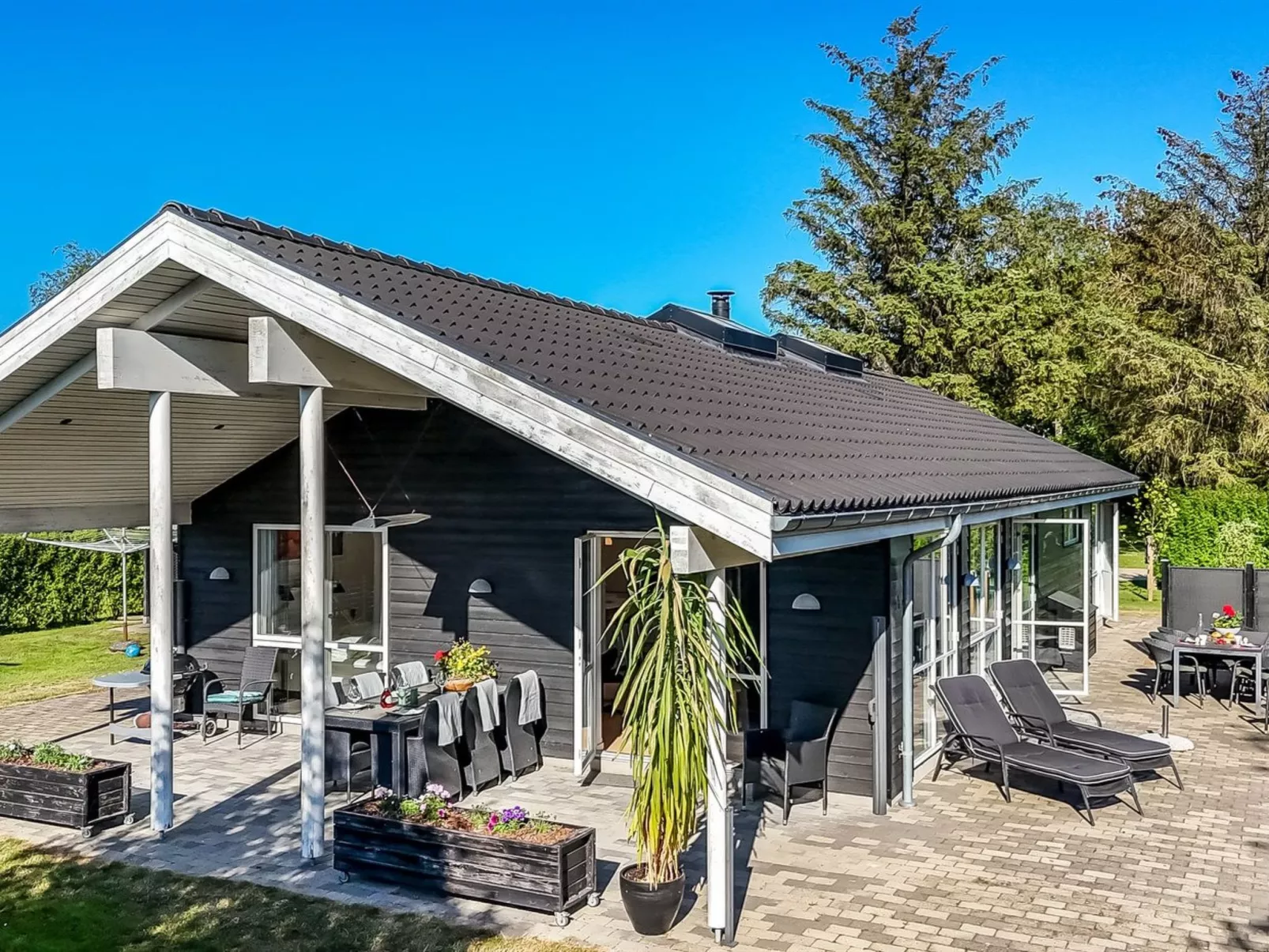 "Shania" - 300m from the sea