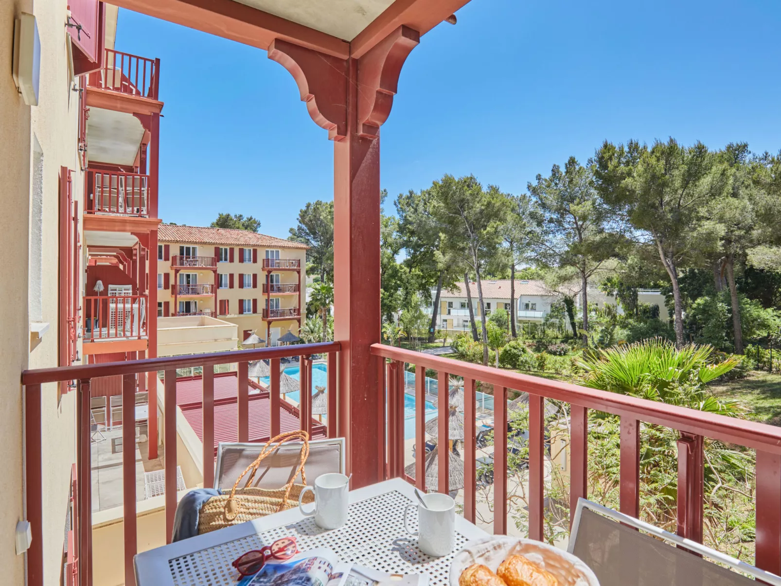 Les Canissons-Outside