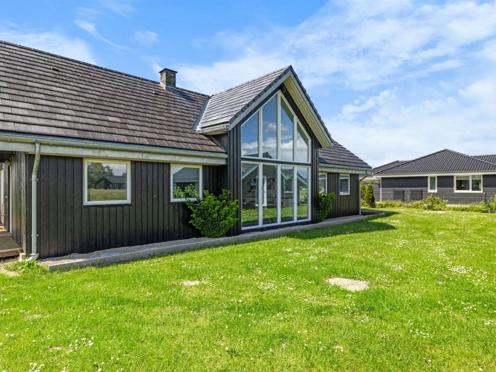 "Ung" - 460m from the sea