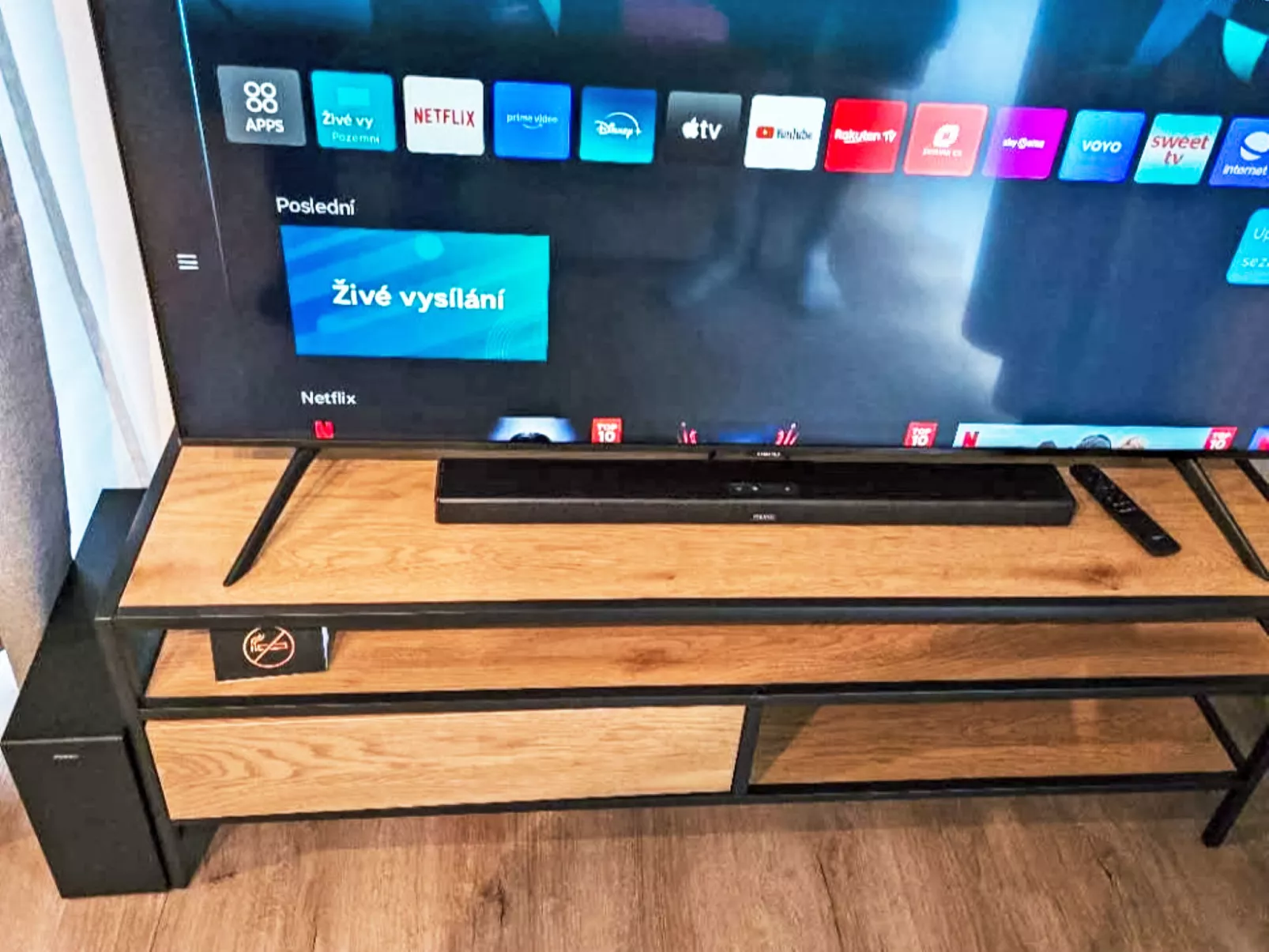 Luxury Mountain Attic with AC & Netflix-Inside