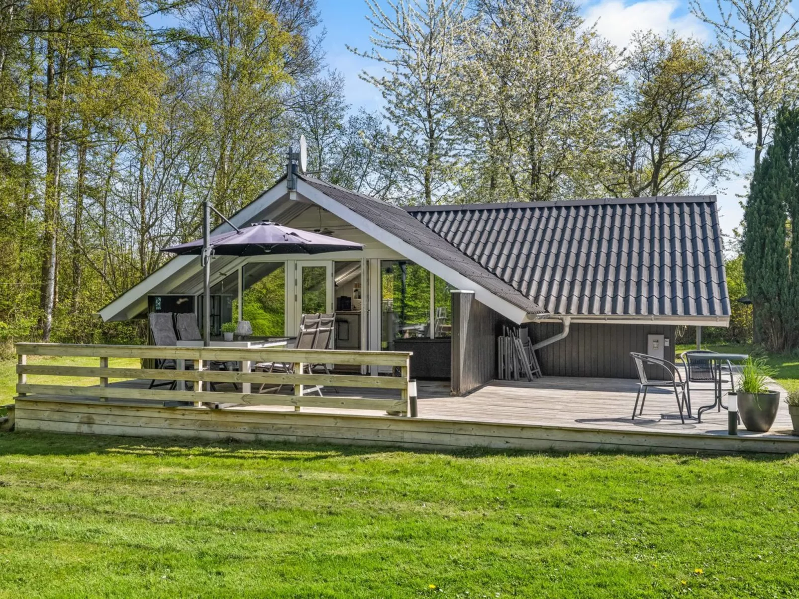 "Lovis" - 570m from the sea