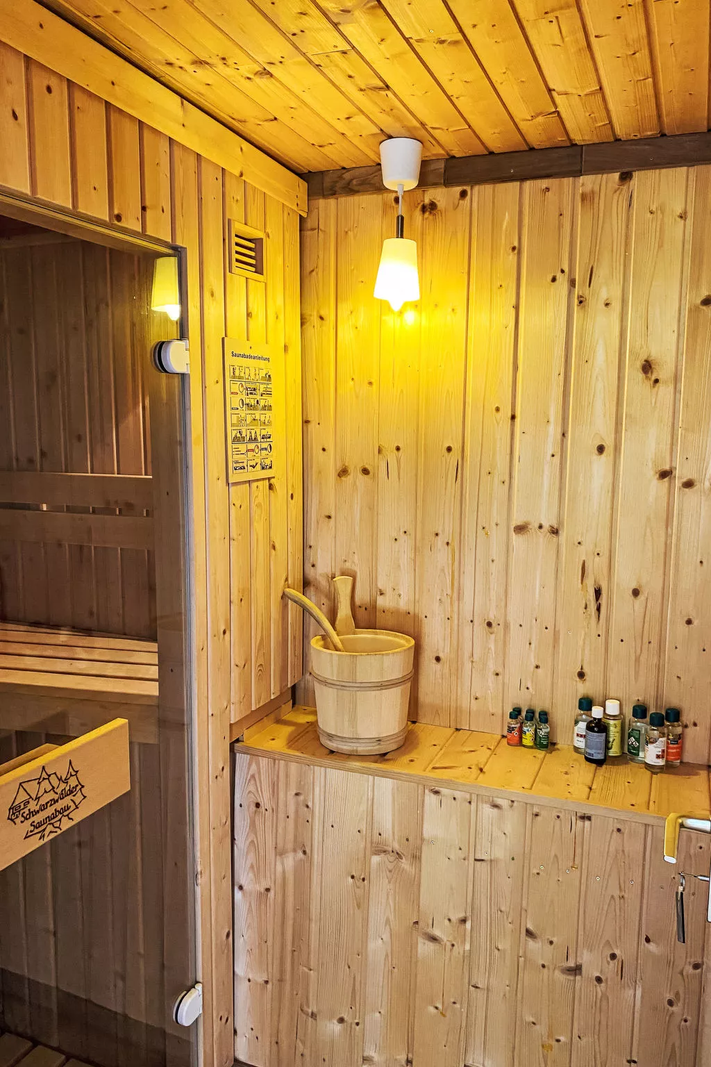 Black Forest Hideaway-Drinnen