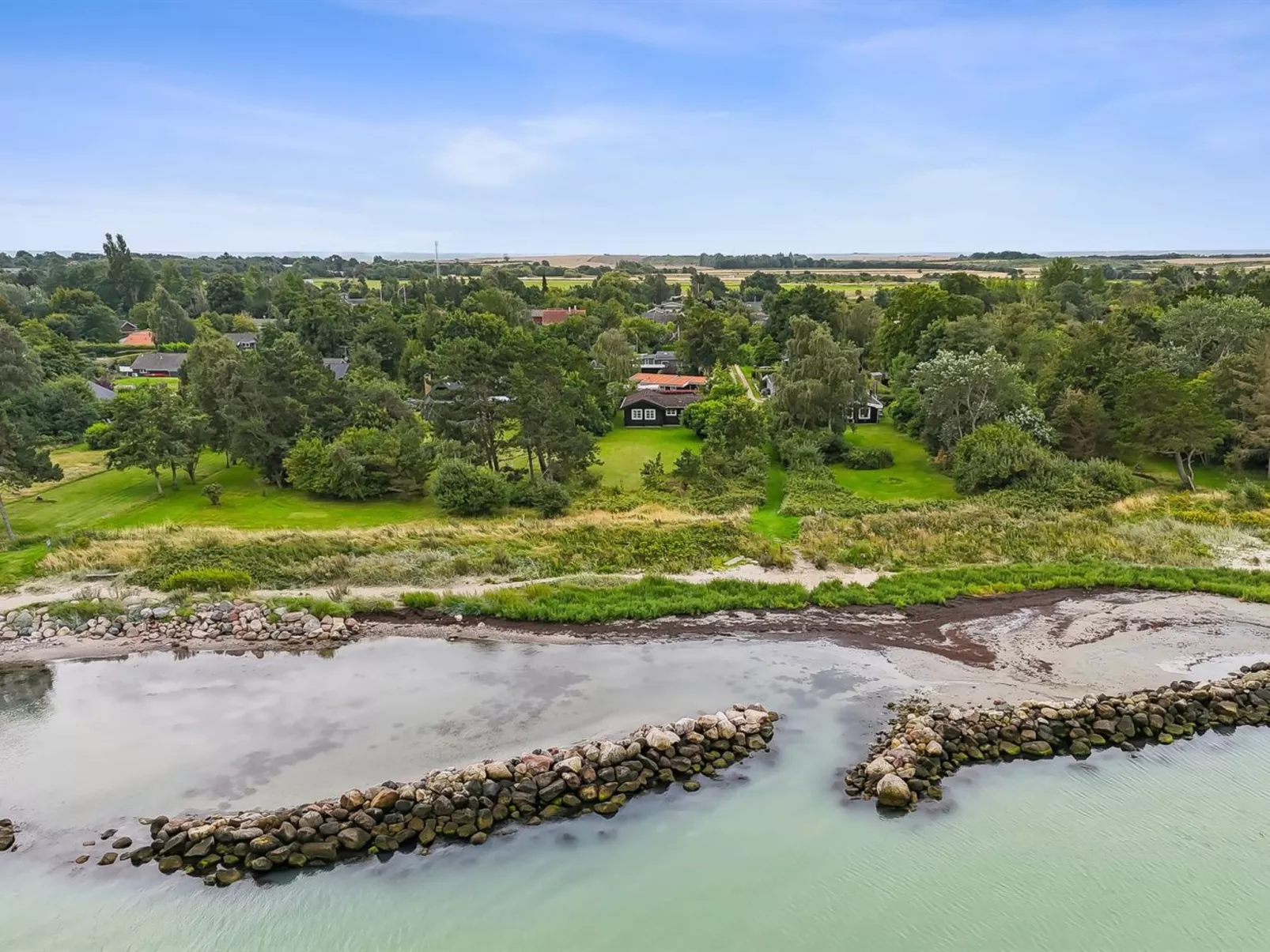 "Kjell" - 25m from the sea