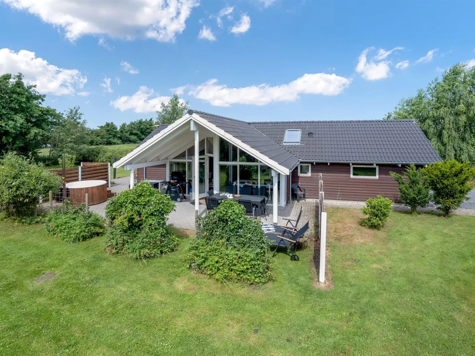 "Mika" - 800m from the sea