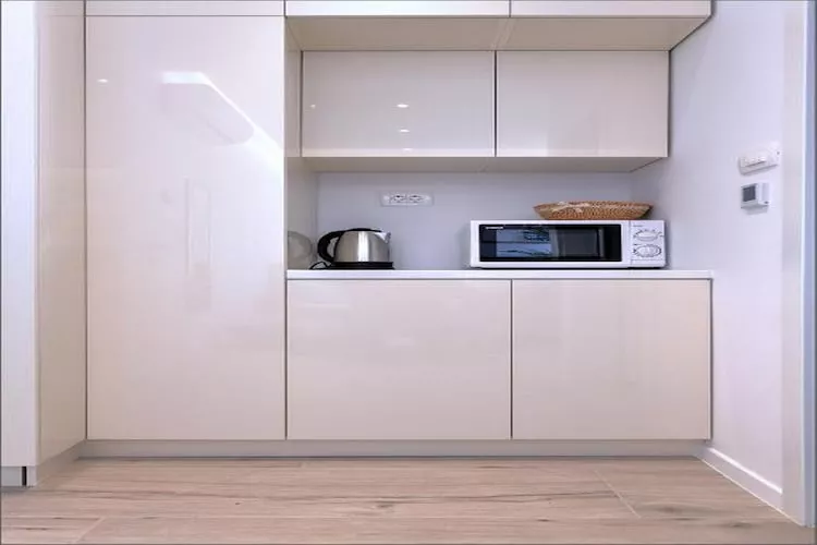 Deluxe Room with King Size Bed (4)