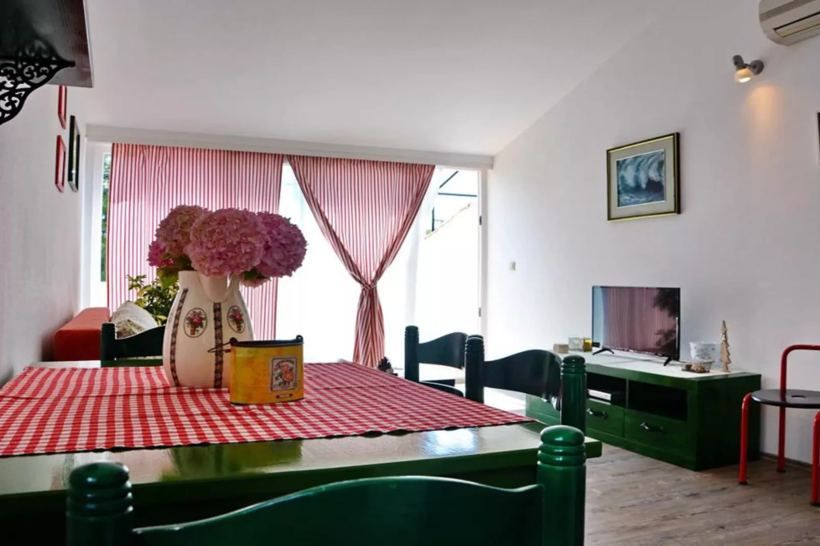 One-Bedroom Apartment (Smokva)