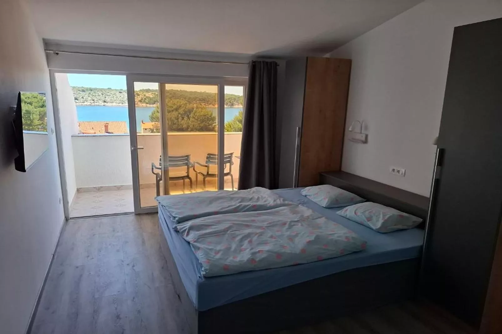 Rab Diving Mirko - Deluxe Double Room with Balcony and Sea View (2)