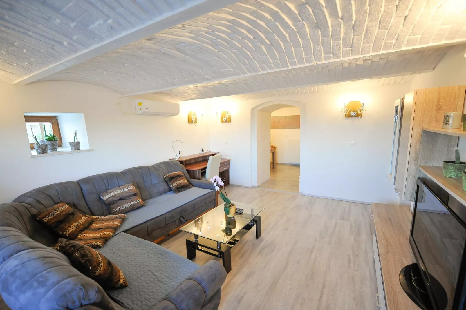 Relax and Rustic Apartments with Terrace - Classic One Bedroom Apartment with Terrace (owner Silvester)