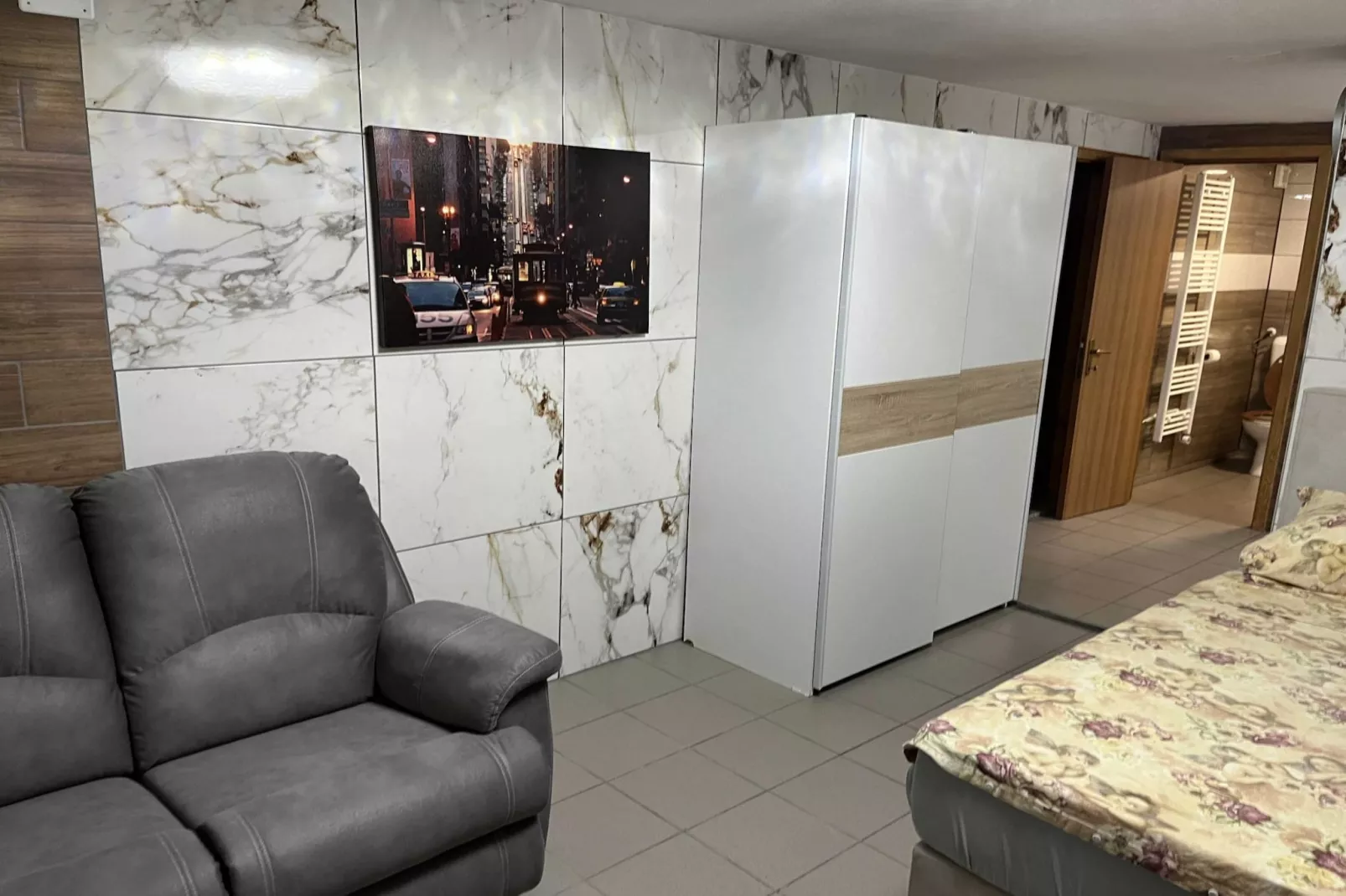 Meadow Tranquil Apartments with Evergreen Garden - One Bedroom Apartment