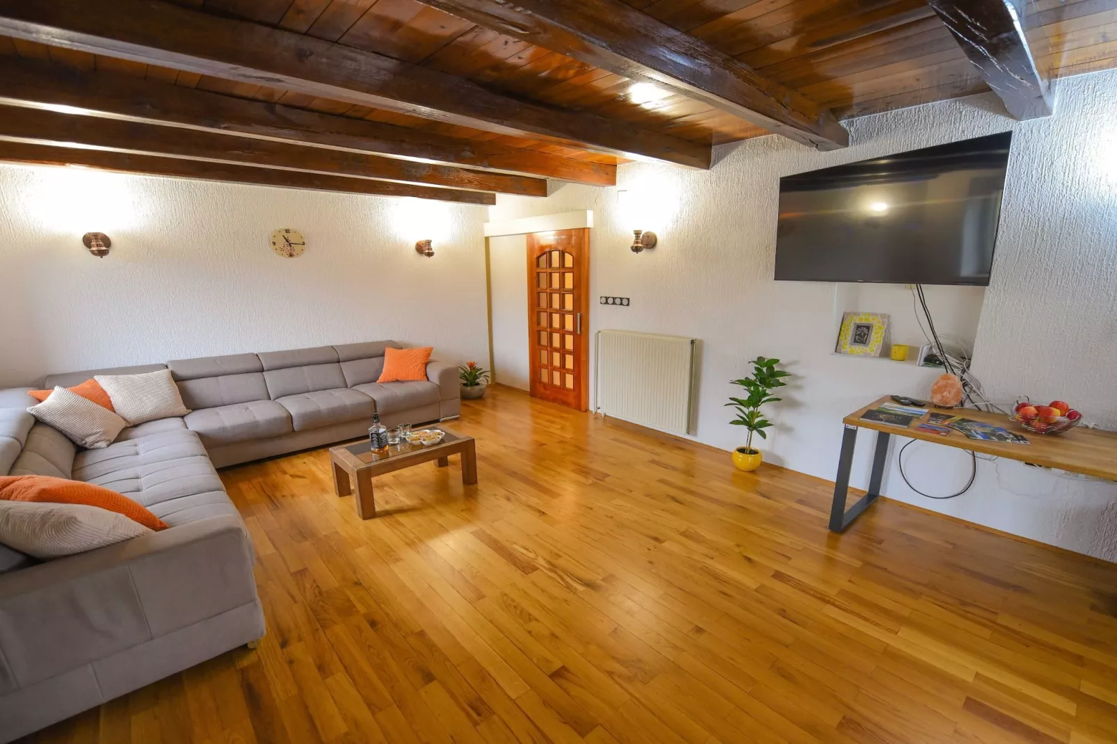 Cozy Luxe Holiday Home with Natural Thermal Bath - Seven Bedroom Holiday Home