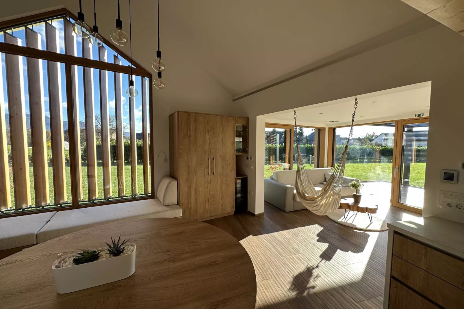 Elegant Warm Bliss Hideaway Escape Lodge - Holiday Home with Hot-Tub (owner Sunset)